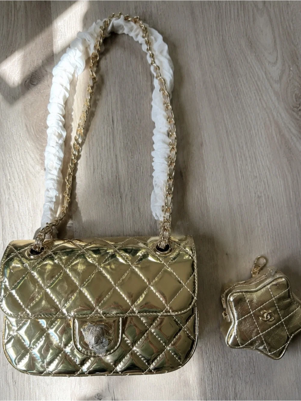 Source Unknown Shiny Gold Quilted Chain Shoulder Bag